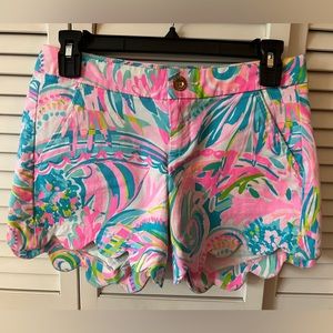 Little Pulitzer scalloped shorts. NWOT size 00